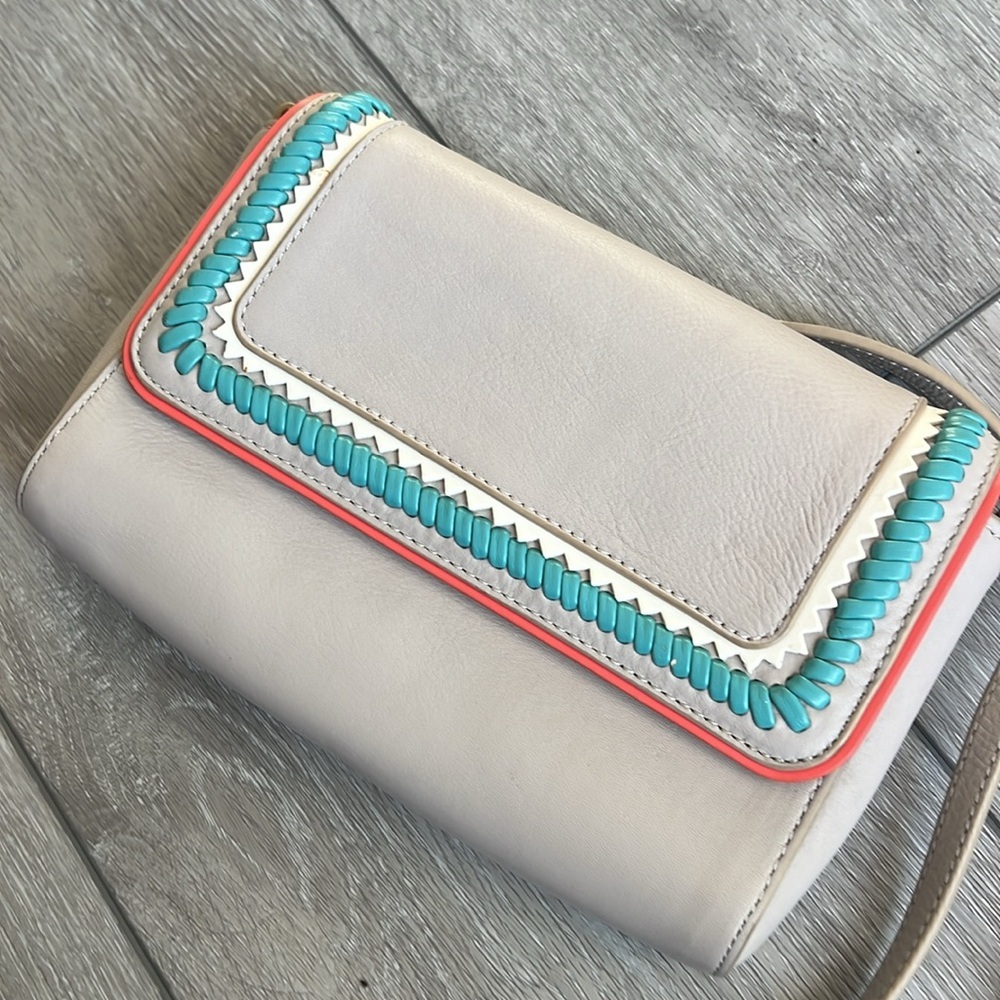 BCBG Helene style Beige and Teal crossbody Bag with chain strap - Picture 10 of 10
